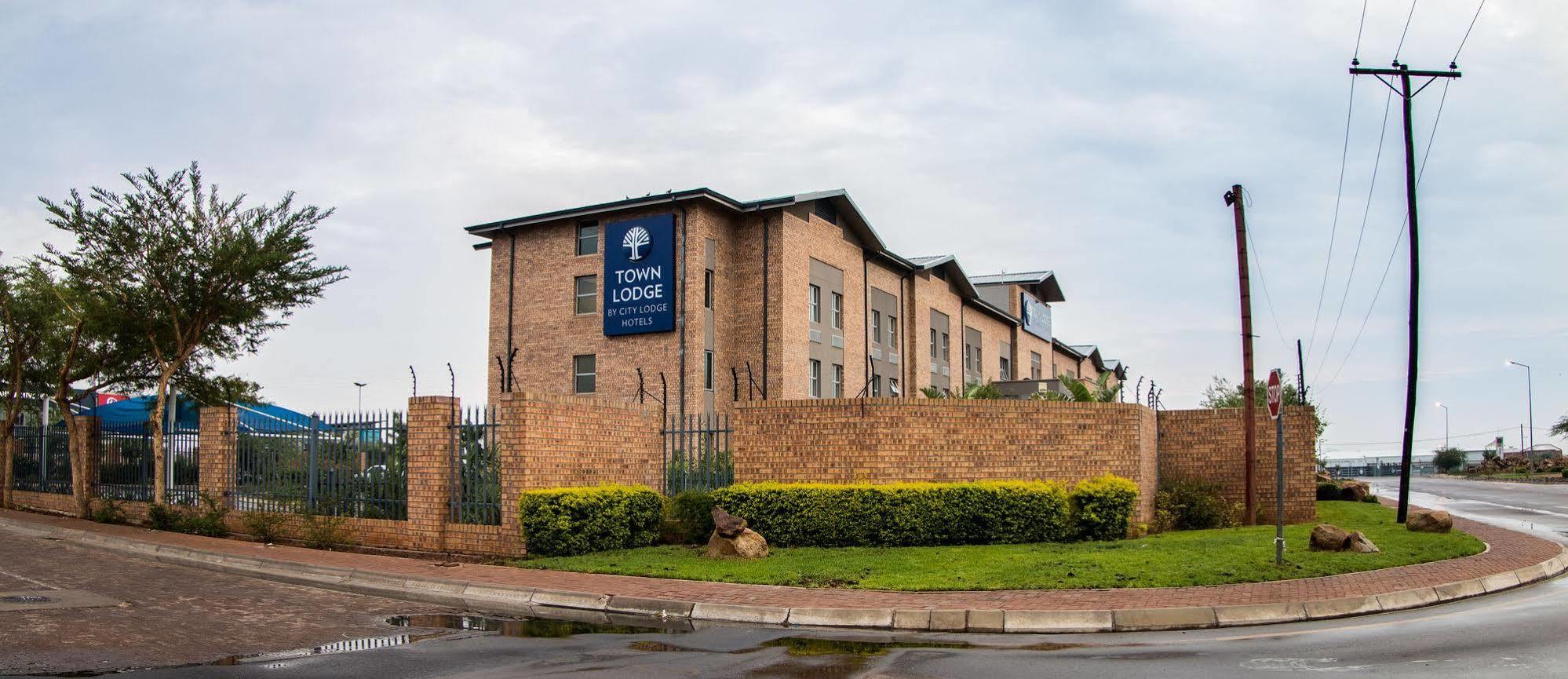 Town Lodge Γκαμπορόνε Εξωτερικό φωτογραφία